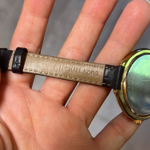 Perfect condition Michael Kors wrap watch - Picture 4 of 6